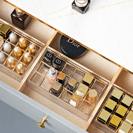 A Designed Cosmetic Box 18.2